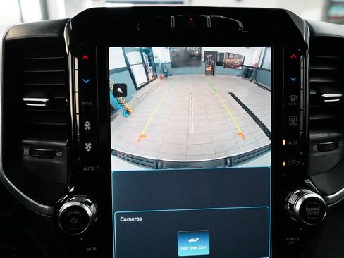 Used 2023 RAM 1500 Big Horn AWD/4WD image 18