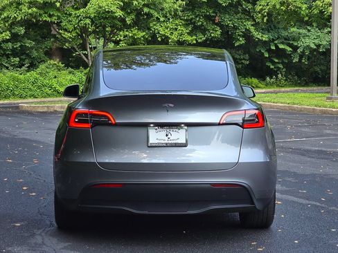 Used 2025 Tesla Model Y Long Range RWD image 6