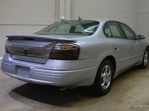 Used 2005 Pontiac Bonneville SE image 4