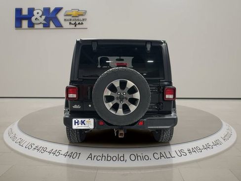 Used 2018 Jeep Wrangler Unlimited Sahara AWD/4WD image 5