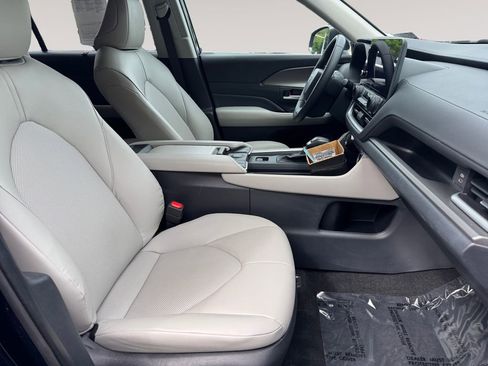 Used 2024 Toyota Grand Highlander AWD image 15