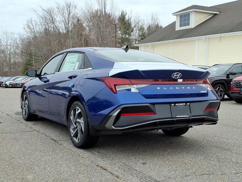 New 2025 Hyundai Elantra Limited image 4