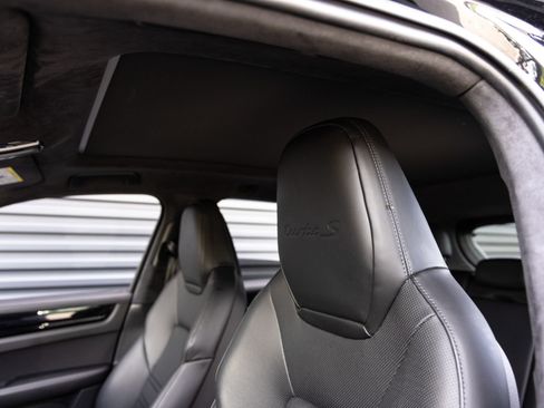 Certified 2023 Porsche Cayenne Turbo S AWD/4WD image 24