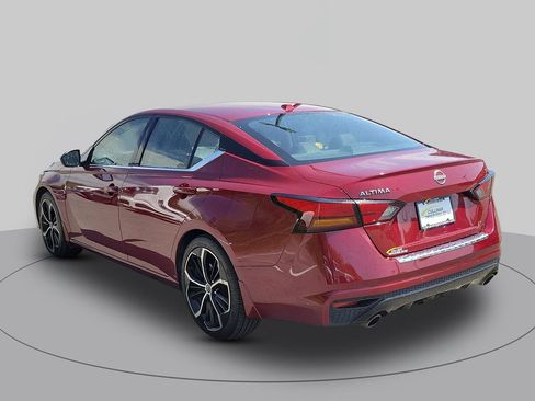 Used 2023 Nissan Altima 2.5 SR w/ SR Premium Package FWD image 5