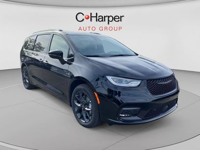 New 2026 Chrysler Pacifica Limited w/ S Appearance Package