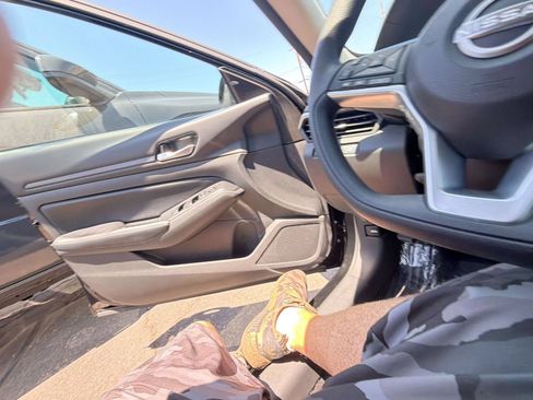 Used 2025 Nissan Altima 2.5 SV FWD image 18