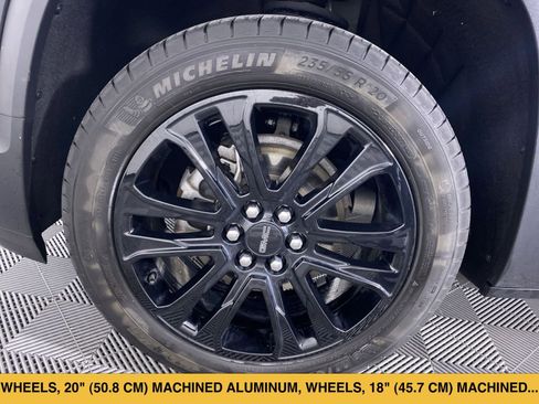 Certified 2023 GMC Acadia SLE w/ Driver Convenience Package FWD image 14