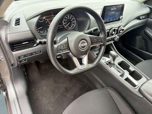 Used 2025 Nissan Sentra SV image 9