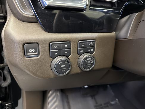 Used 2025 Chevrolet Silverado 1500 LTZ w/ LTZ Premium Package image 15