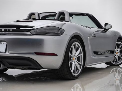 Used 2024 Porsche 718 Boxster RWD image 12