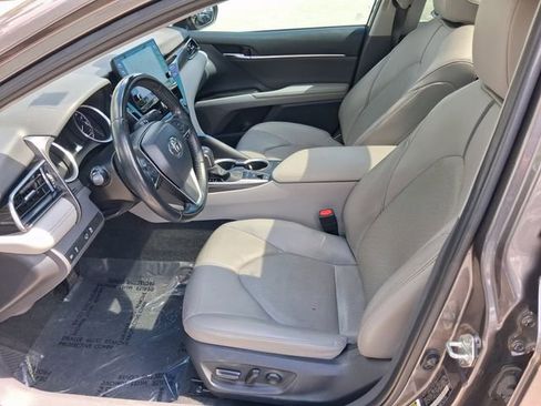 Used 2022 Toyota Camry XLE image 12