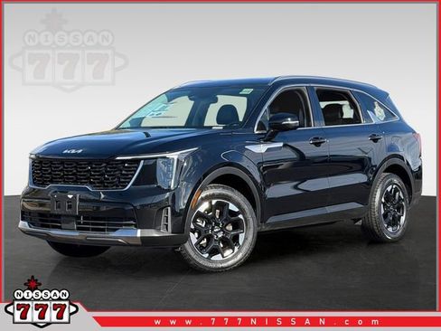Used 2024 Kia Sorento S image 1
