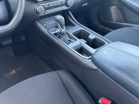 Used 2025 Nissan Sentra SV FWD image 34