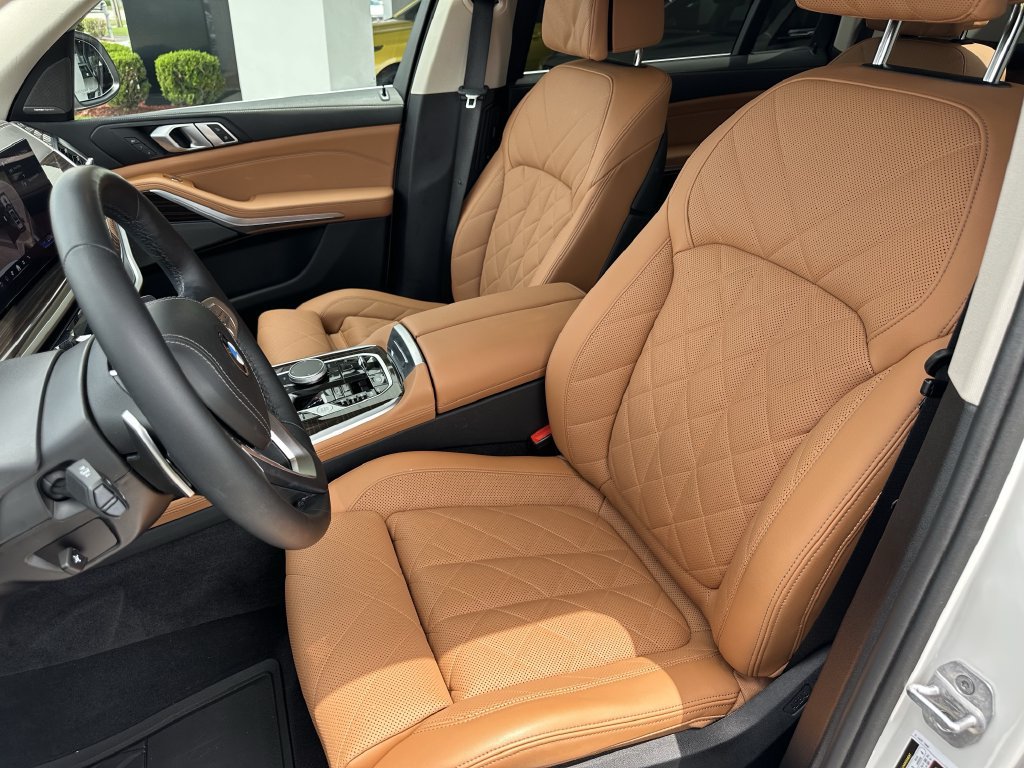 Used 2024 BMW X7 xDrive40i AWD/4WD image 23