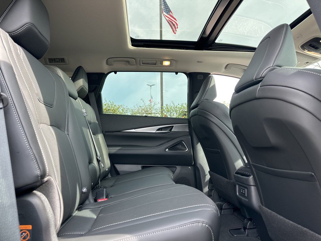 Certified 2026 INFINITI QX60 Luxe w/ Cargo Package AWD/4WD image 29