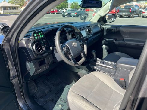 Used 2018 Toyota Tacoma SR w/ SR Convenience Package RWD image 10