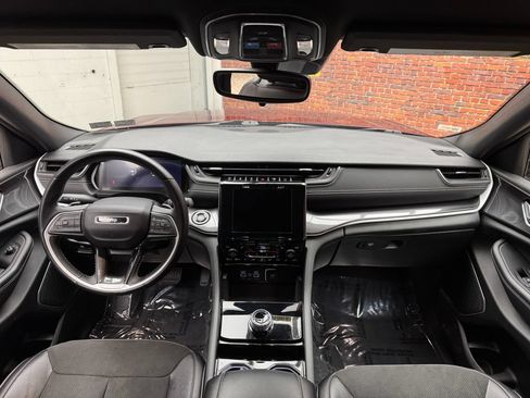 Used 2022 Jeep Grand Cherokee Altitude AWD/4WD image 12