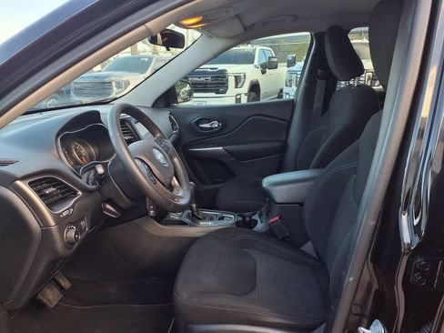 Used 2019 Jeep Cherokee Latitude w/ Popular Appearance Group FWD image 14