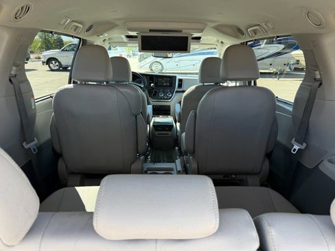 Used 2016 Toyota Sienna XLE Premium image 33
