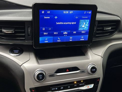Used 2022 Ford Explorer XLT AWD/4WD image 18