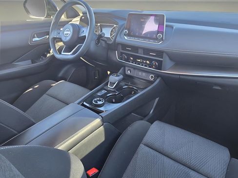 Used 2024 Nissan Rogue SV image 26