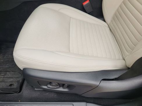 Used 2025 Land Rover Discovery Sport S image 23