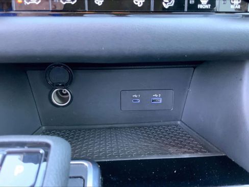 Used 2025 Nissan Pathfinder SV AWD/4WD image 30