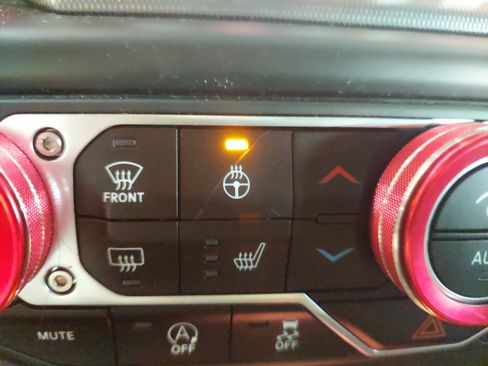 Used 2022 Jeep Gladiator Rubicon w/ Cold Weather Group AWD/4WD image 26