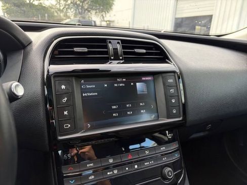 Used 2017 Jaguar XE RWD image 9