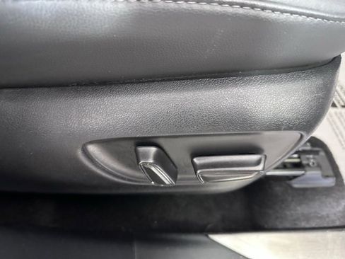 Used 2023 Toyota Highlander Platinum image 11