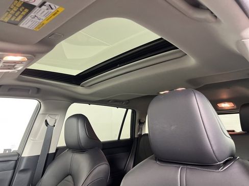 Used 2025 Toyota Highlander XLE image 5