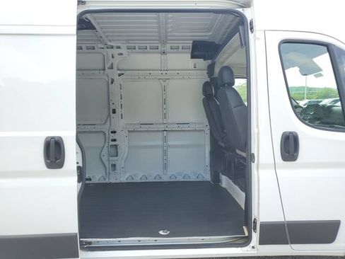 Used 2025 RAM ProMaster 2500 w/ Convenience Group FWD image 12