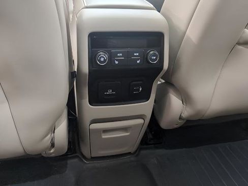 Used 2018 GMC Acadia Denali image 19