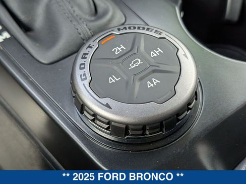 Used 2025 Ford Bronco Badlands AWD/4WD image 60