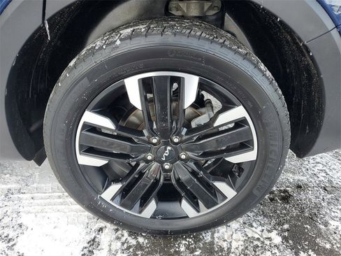 Used 2025 Kia Telluride SX w/ SX Captain's Chair Package image 32