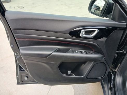 Used 2022 Jeep Compass Trailhawk image 11