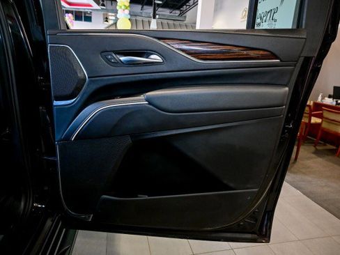 Used 2023 Cadillac Escalade ESV Premium Luxury image 27