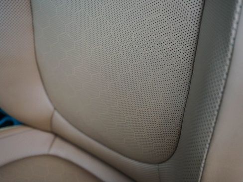 Used 2025 Volkswagen ID. Buzz Pro S RWD image 28