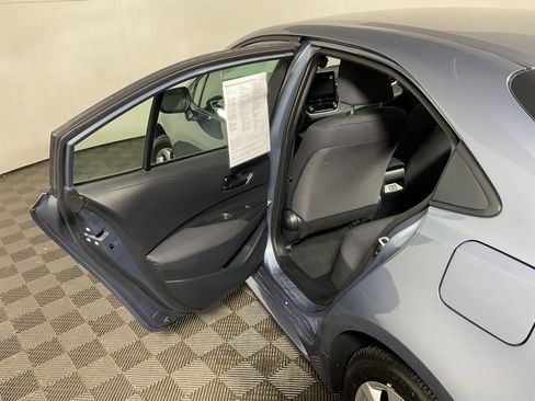 Used 2025 Toyota Corolla LE image 30