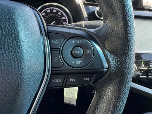 Used 2018 Toyota Camry LE image 20