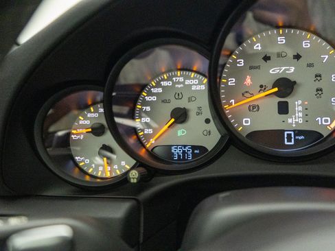 Used 2018 Porsche 911 GT3 RWD image 22