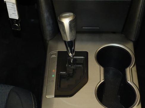 Used 2014 Toyota Camry SE FWD image 24
