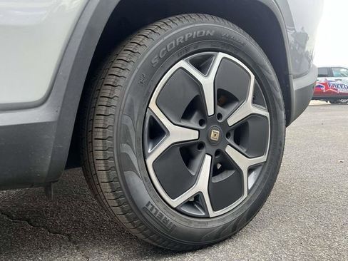 Used 2023 Rivian R1S Adventure image 11