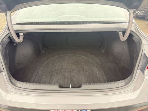 Used 2025 Hyundai Elantra SEL image 31
