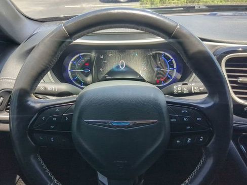 Used 2021 Chrysler Pacifica Touring-L w/ Uconnect Theater Family Group FWD image 33