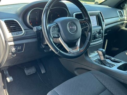 Used 2021 Jeep Grand Cherokee Laredo image 17