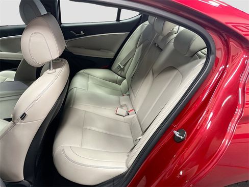 Used 2023 Genesis G70 2.0T image 25