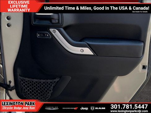 Used 2017 Jeep Wrangler Unlimited Rubicon w/ Dual Top Group AWD/4WD image 26