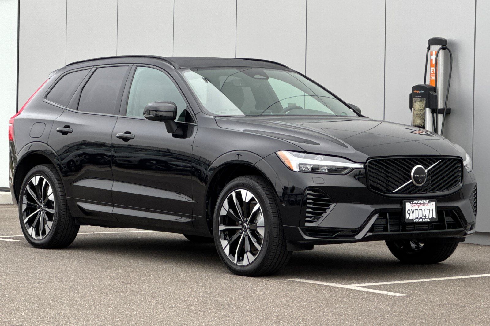 Used 2026 Volvo XC60 T8 Plus w/ Protection Package Premier AWD/4WD image 7