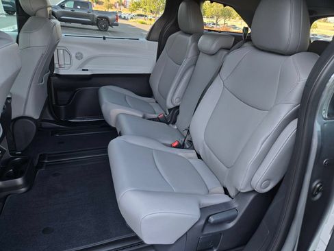 Certified 2026 Toyota Sienna XLE FWD image 11